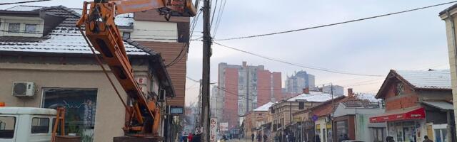 Zbog požara na elektroinstalacijama isključena struja u centru Vranja FOTO