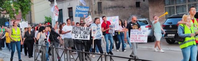 Studenti, srednjoškolci i građani održali još jedan protest u Leskovcu