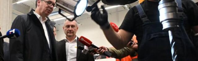"Obezbeđujemo poslove i bolji život za porodice": Vučić poslao važnu poruku iz fabrike u Nišu