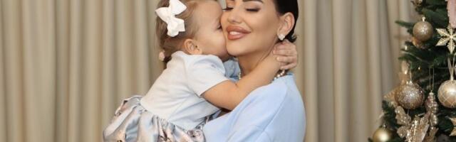 Torta na pet spratova sa pravom zlatnom ribicom: Kaća Grujić za ćerku napravila bajku (FOTO)