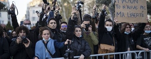 Hiljade na protestima u Francuskoj zbog zabrane slikanja policajaca