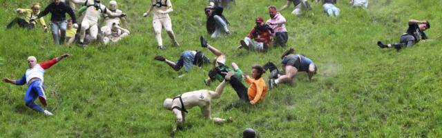 Trka za sirom u Engleskoj: Da li je ovo najluđi sport na svetu?