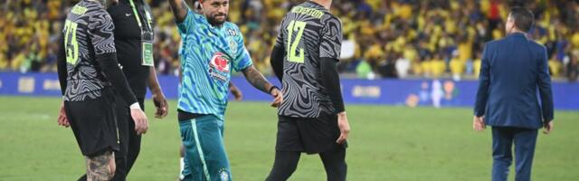 NEJMAR NIJE IGRAO, ALI JE UKRAO ŠOU! Marakana grmela zbog njega, a rivali čekali u redu za fotografiju sa brazilskom ikonom - nestvarne scene! (VIDEO)