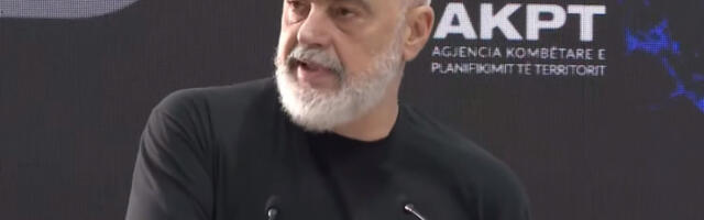 “Nisam kum mafije”: Edi Rama poručio kritičarima “da se nose”, nakon protesta koji traže ostavku