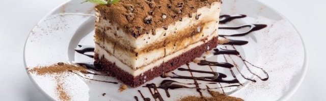 (VIDEO) PRSTE DA POLIŽEŠ! Kremast kolač sa vanilom i makom