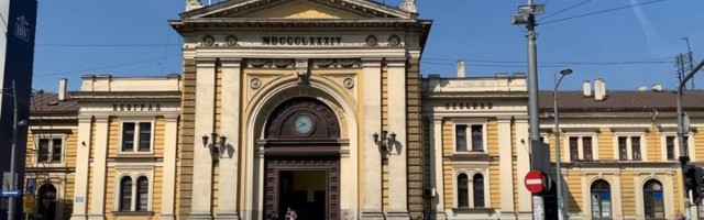 Vesić slagao da sat na zgradi Železničke nije radio? (FOTO)