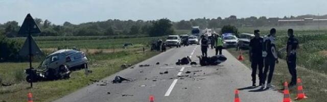 (VIDEO) Sudar u Sremčici: Povređeni vozači oba vozila