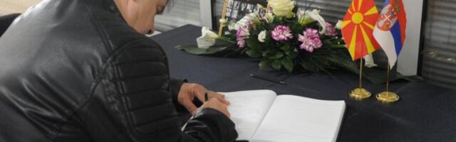 TUGA NE PRESTAJE: U Kraljevu otvorena knjiga žalosti povodom tragedije u Kočanima