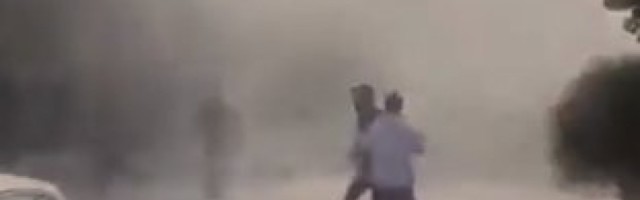 (VIDEO) APOKALIPTIČNE SCENE U GRČKOJ: Narod u panici od CUNAMIJA, zgrade pukle kao oblanda, čamci po ulicama