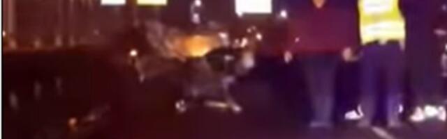 Karambol na Mostu na Adi: Jedno vozilo smrskano, više ljudi povređeno (VIDEO)