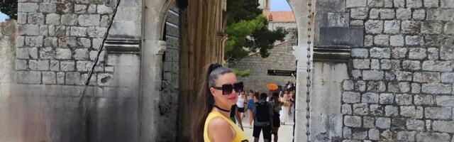 Ćerka Saške Karan izrasla u pravu lepoticu! Diplomirala fiziku, od njenih fotki u miniću mnogima nije dobro