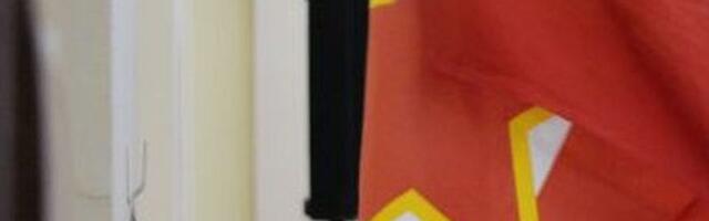 Prijava protiv muškarca u Rijeci koji je nosio zastavu sa petokrakom i jugoslovenskom trobojkom