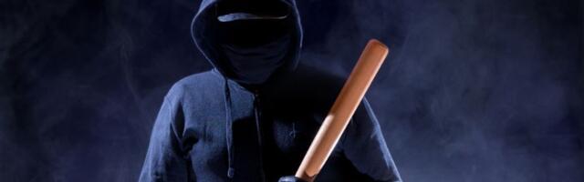 Maskirani napadači palicama razbili poznati kafić u Beogradu