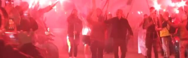 Studenti koji pešače ka Valjevu dočekani u Ubu