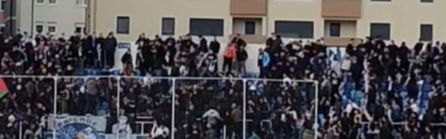 Brutalna međusobna tuča navijača Novog Pazara: Sevali kaiševi i pesnice, stampedo na tribinama, opšti haos!