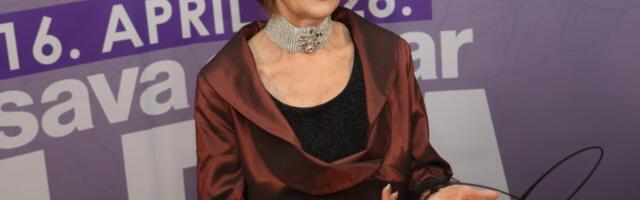 "ŠTA ĆE MI MUŠKARAC, MOŽDA BUDE I ŽENA" Lepa Lukić pravi kocenrt u garderobi od 10.000 evra! Ovaj čovek joj je to poklonio! Evo ko je sve došao od poznatih