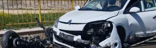 OVAKO JE MOTOCIKLISTA IZBEGAO SMRT KOD NOVOG PAZARA, JEDAN POTEZ MU SPASIO ŽIVOT Motor prešao punu liniju i zakucao se u auto s porodicom! JEZIVI PRIZORI