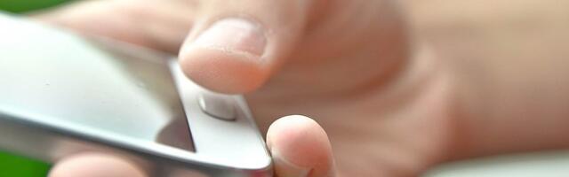 Britanija će ograničiti korišćenje društvenih mreža mlađima od 16 godina