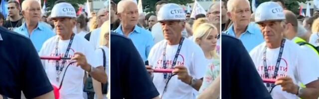 Šokantan snimak sa protesta u Kraljevu: Blokaderi isprali mozgove starijim ljudima (VIDEO)