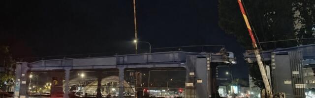 Vozovi prolaze, RAMPE I DALJE PODIGNUTE: Nadležni NEMI, građani pokrenuli PETICIJU