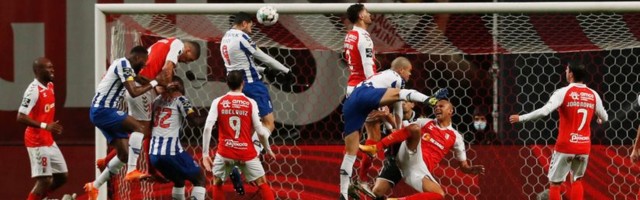 Kakav finiš u Kamenolomu: Dva direktna crvena kartona, jedna slomljena noga i izjednačenje u 90+12 (VIDEO)