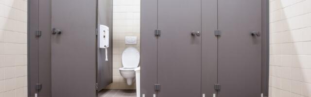 Splav ima toalete za nju, njega i još jedan (VIDEO)