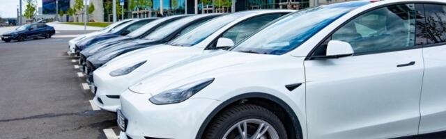 Više od polovine vlasnika "Tesla" automobila vraća se benzincima!