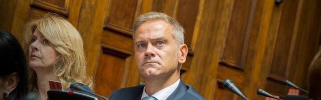 Stefanović: Vučić kao pijani milioner prodaje naše nacionalne resurse