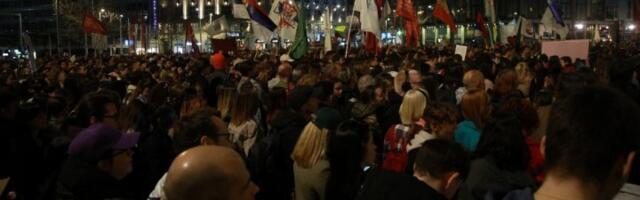 POZNATO koliko je juče bilo ljudi na protestu (FOTO)