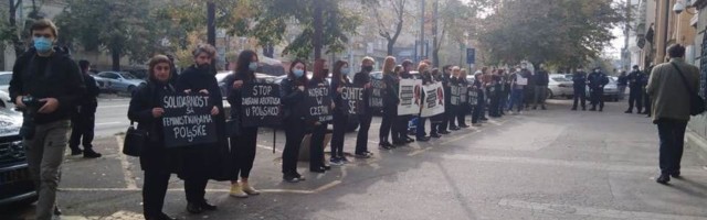 Protest ispred Ambasade Poljske u Beogradu