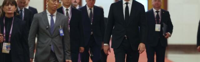 Vučić se u pismu EK žalio na "blokadere", tražio pozivnicu za Bled, pa i jedne i druge kritikovao iz Kine