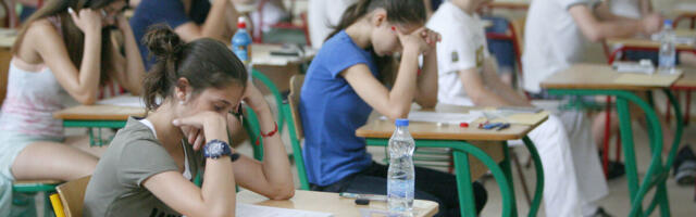 Poznato koliko je mesta predviđeno za buduće srednjoškolce: Oglasili se iz Ministarstva prosvete