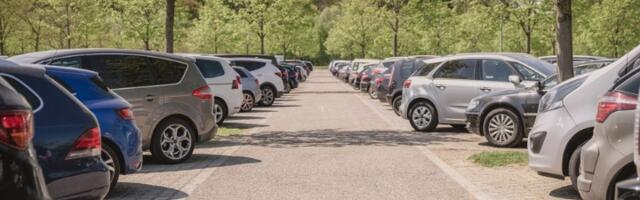 Šok na letovanju: Ovde parking košta 2.340 dinara na sat, a dnevna karta ide do neverovatnih 29.000 dinara!