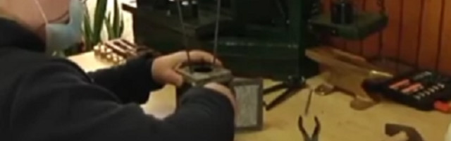 Saša je šef železničke stanice u Srbiji: Dočekuje i ispraća svega tri voza dnevno, zbog čega je odlučio da otvori radionicu "za podmlađivanje"