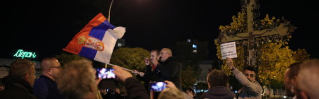 Pedesetak ljudi na protestu protiv kovid propusnica u Kragujevcu