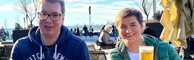 Vučić i Brnabić piju pivo u Beogradu na vodi