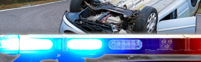 JEZIVA NESREĆA KOD KRALJEVA! Automobil završio na krovu potpuno slupan! VOZAČ TEŠKO POVREĐEN! (FOTO)