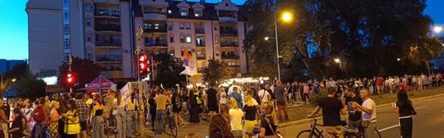 Detalji večerašnjeg okupljanja – Novi Sad staje uz studente