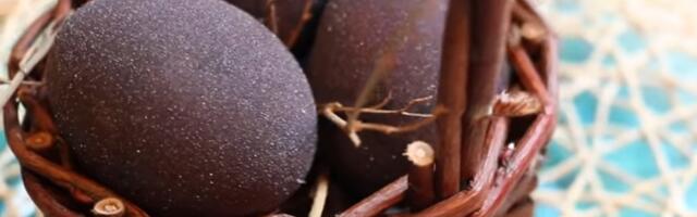 Morate da probate farbanje jaja u vinu: Duboke ljubičaste nijanse i svetlucavi efekat bez hemije