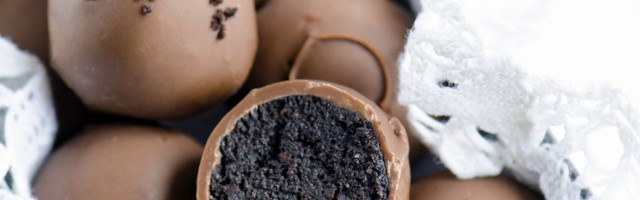 Za oreo čizkejk kuglice vam treba samo 15 minuta i 4 sastojka, a postaće vaše omiljene praline