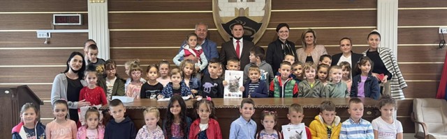 DJEČIJA NEDJELJA – Mališani posjetili rukovodstvo opštine Sjenica