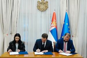 Потписани уговори са добитницима станова у наградној игри "Узми рачун и победи"