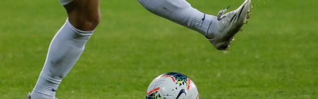 Bizarna scena na „Koševu“: Navijači Sarajeva zasuli igrače grudvama (VIDEO)