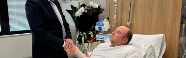 ALBANEZE U POSETI HEROJU SA BONDI PLAŽE: Australijski premijer PUCA OD PONOSA, evo šta je poručio hrabrom Ahmedu! (FOTO/VIDEO)