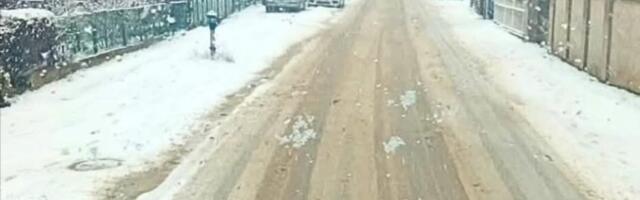 Komunalci u Šumadiji punom parom na sneg