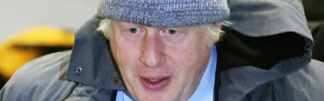 Борис Џонсон: Америка срамотно раме уз раме са Русијом и Северном Корејом