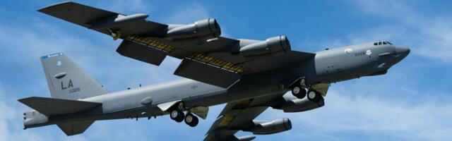 B-52 Stratofortress pao kod baze Edvards: Stub dima vidljiv kilometrima iznad pustinje Mohave