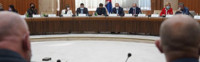 Krizni štab: Bez novih mera za praznike