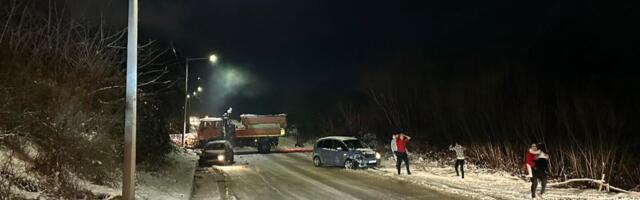 Ledena pista u Maričkoj, karambol više vozila, Saba belča preprečio put FOTO/VIDEO