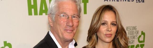 Ričard Gir pokazao srednji prst u emisiji! Voditeljka se potpuno šokirala (VIDEO)